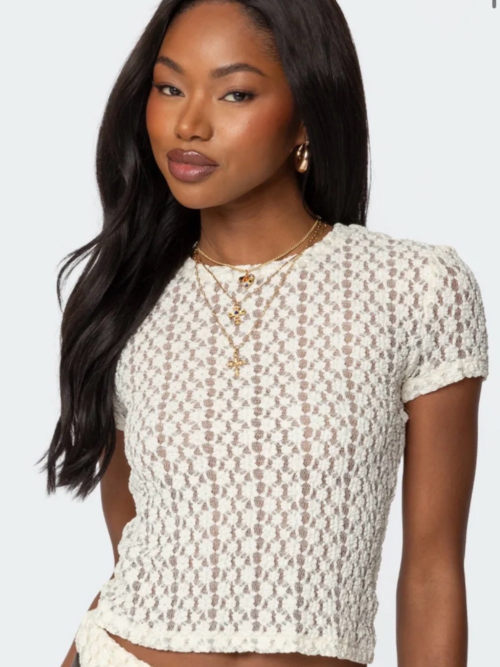 Edikted Rye Cream Crochet Short Sleeve Top